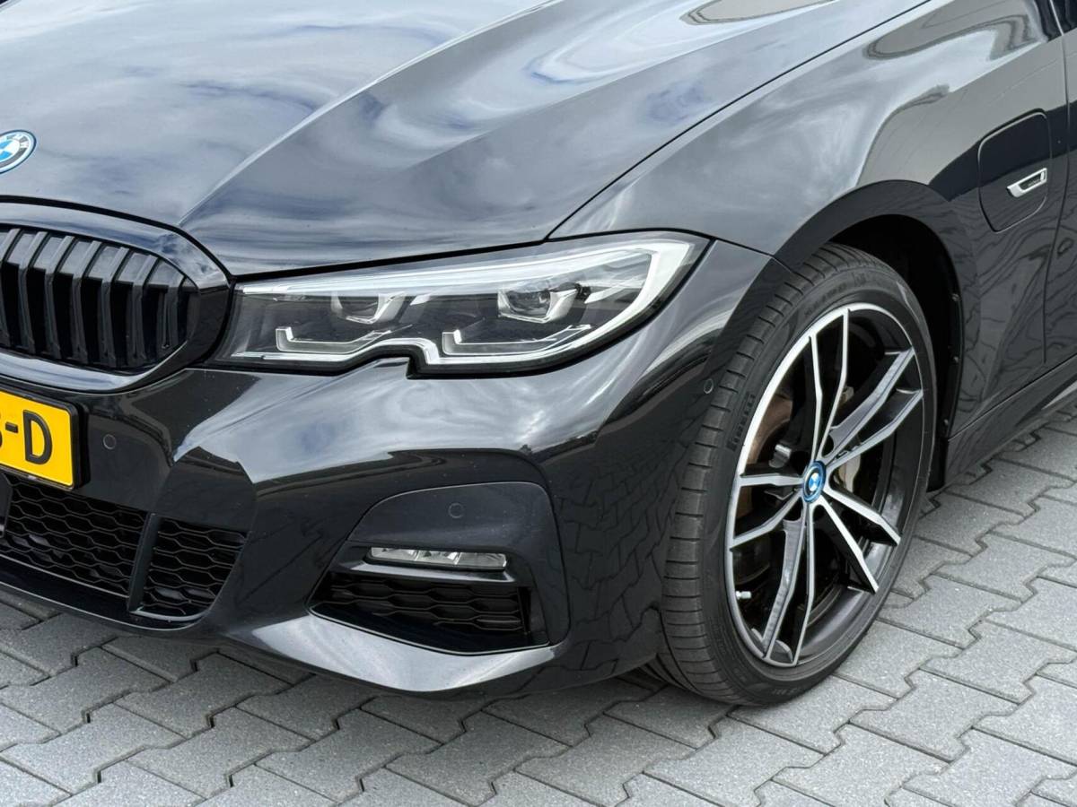BMW 3 Serie BMW 3-serie Touring 330e M-Sport High Executive | Panoramadak | Drive Assist Prof | Head up | Trekhaak