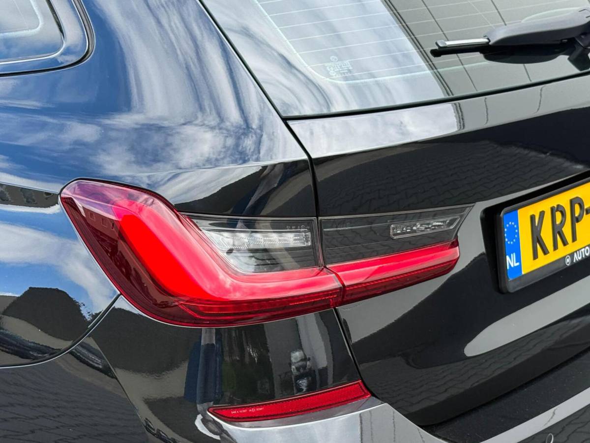 BMW 3 Serie BMW 3-serie Touring 330e M-Sport High Executive | Panoramadak | Drive Assist Prof | Head up | Trekhaak