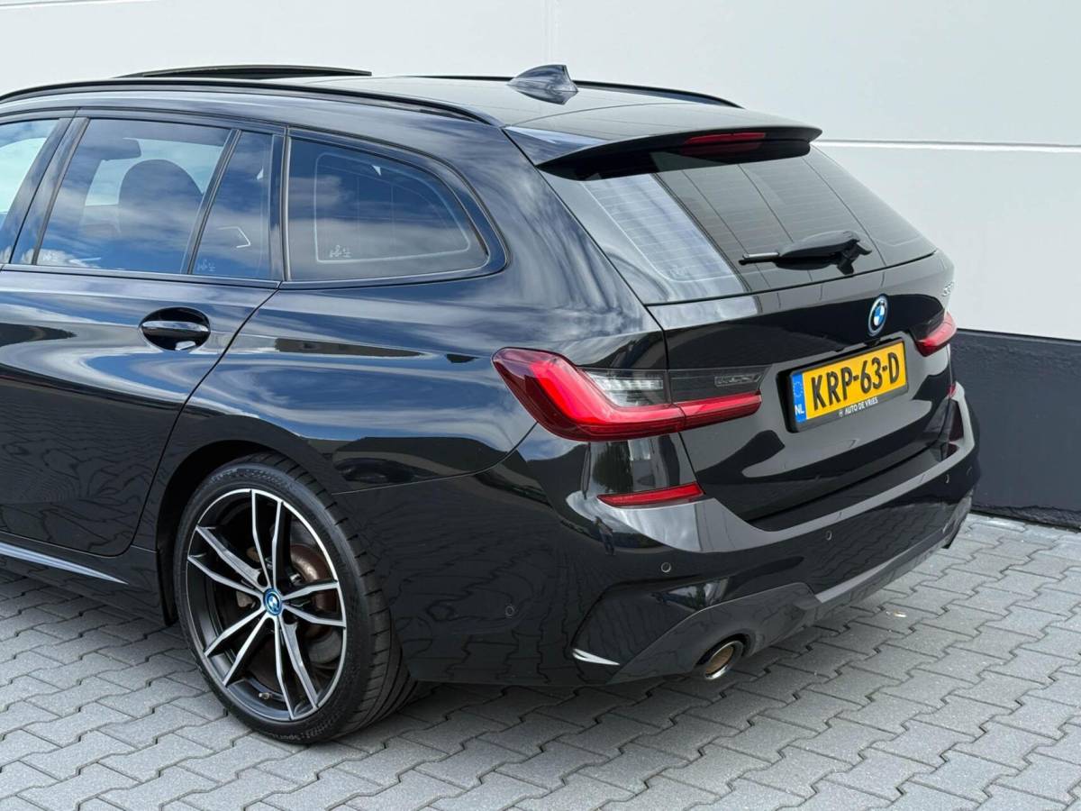 BMW 3 Serie BMW 3-serie Touring 330e M-Sport High Executive | Panoramadak | Drive Assist Prof | Head up | Trekhaak