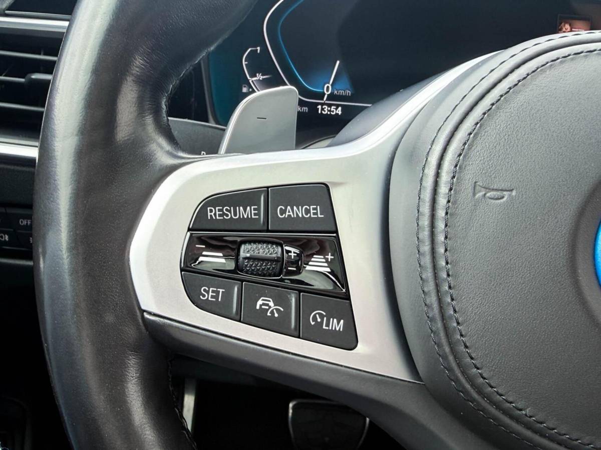 BMW 3 Serie BMW 3-serie Touring 330e M-Sport High Executive | Panoramadak | Drive Assist Prof | Head up | Trekhaak
