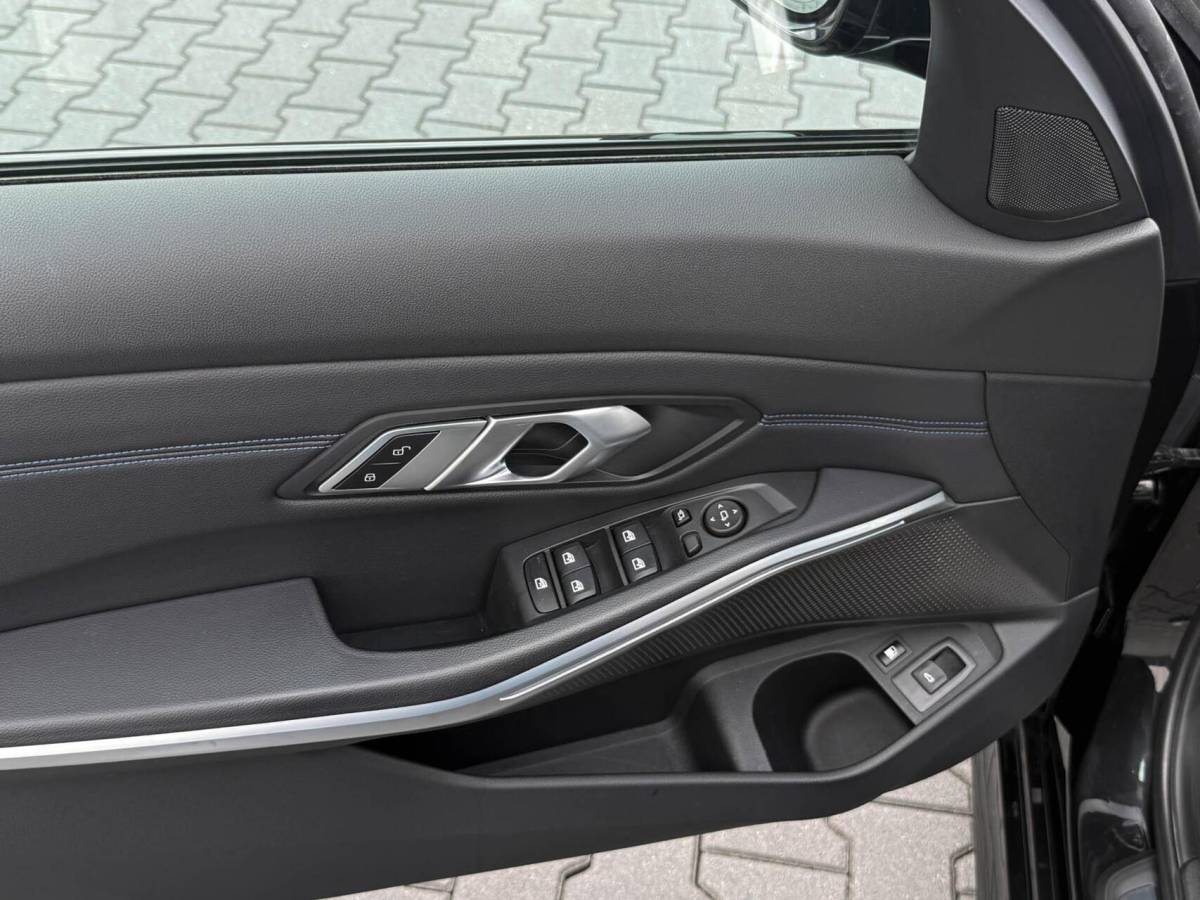 BMW 3 Serie BMW 3-serie Touring 330e M-Sport High Executive | Panoramadak | Drive Assist Prof | Head up | Trekhaak
