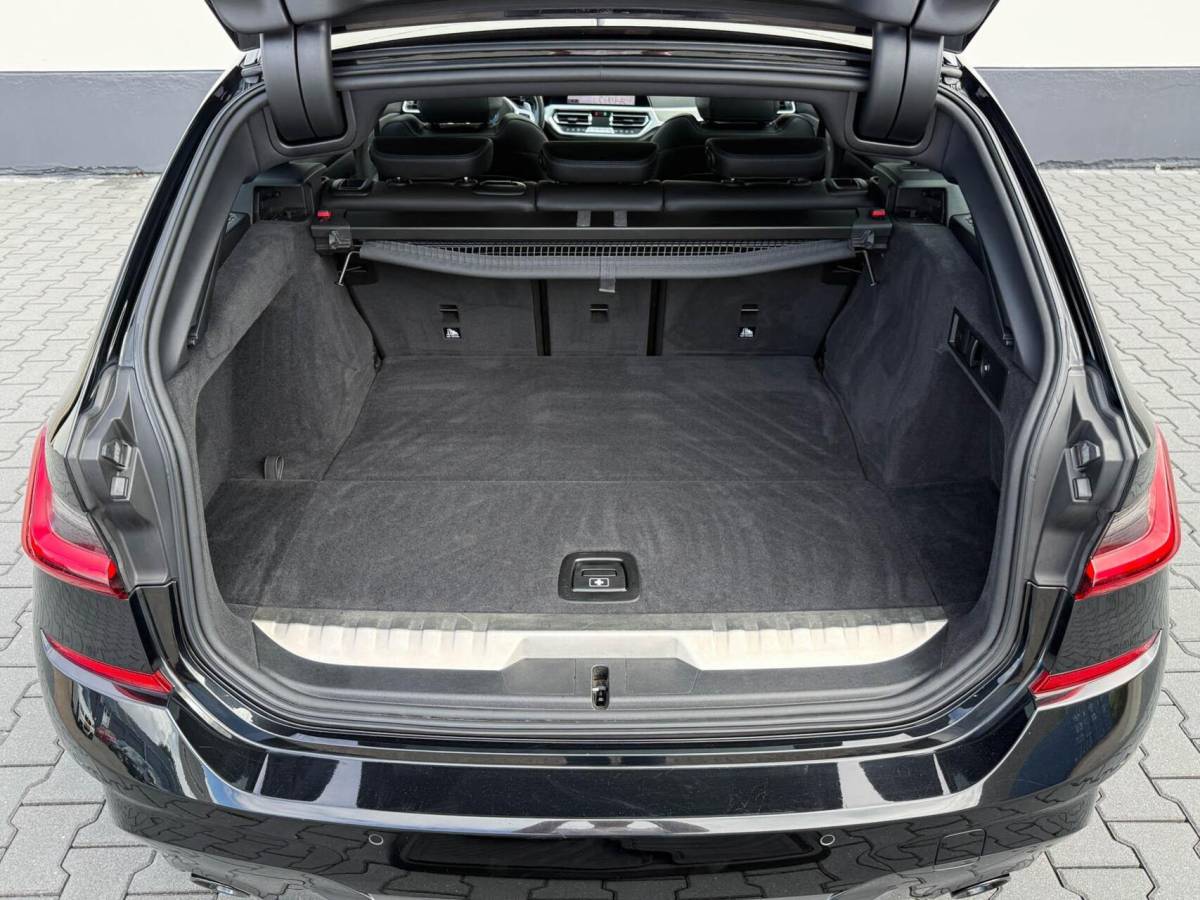 BMW 3 Serie BMW 3-serie Touring 330e M-Sport High Executive | Panoramadak | Drive Assist Prof | Head up | Trekhaak