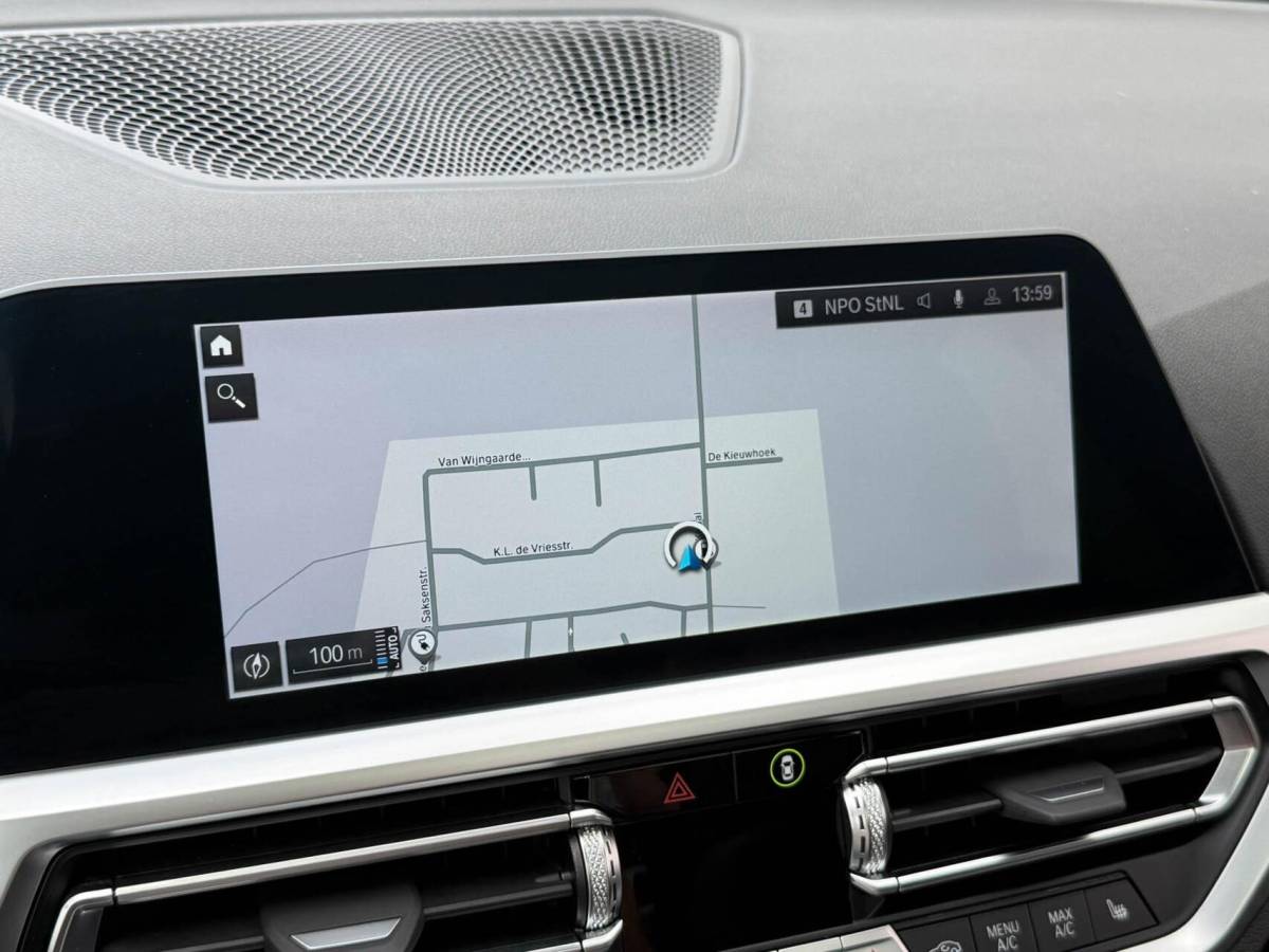 BMW 3 Serie BMW 3-serie Touring 330e M-Sport High Executive | Panoramadak | Drive Assist Prof | Head up | Trekhaak