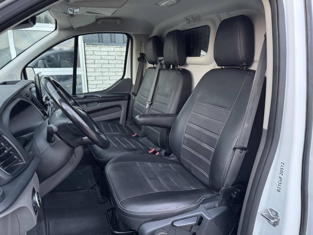 Ford Transit Custom Ford Transit Custom 320 2.0 TDCI 129pk Limited Trekhaak/Camera/Cruise/LED17″