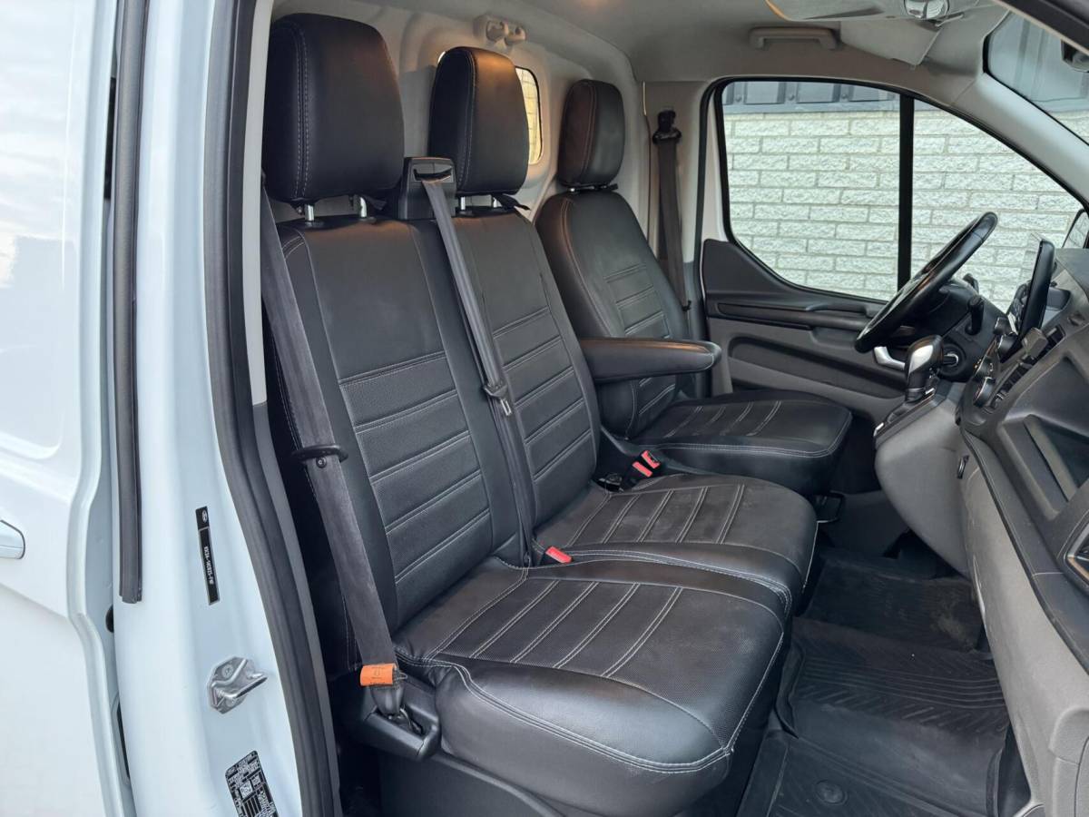 Ford Transit Custom Ford Transit Custom 320 2.0 TDCI 129pk Limited Trekhaak/Camera/Cruise/LED17″