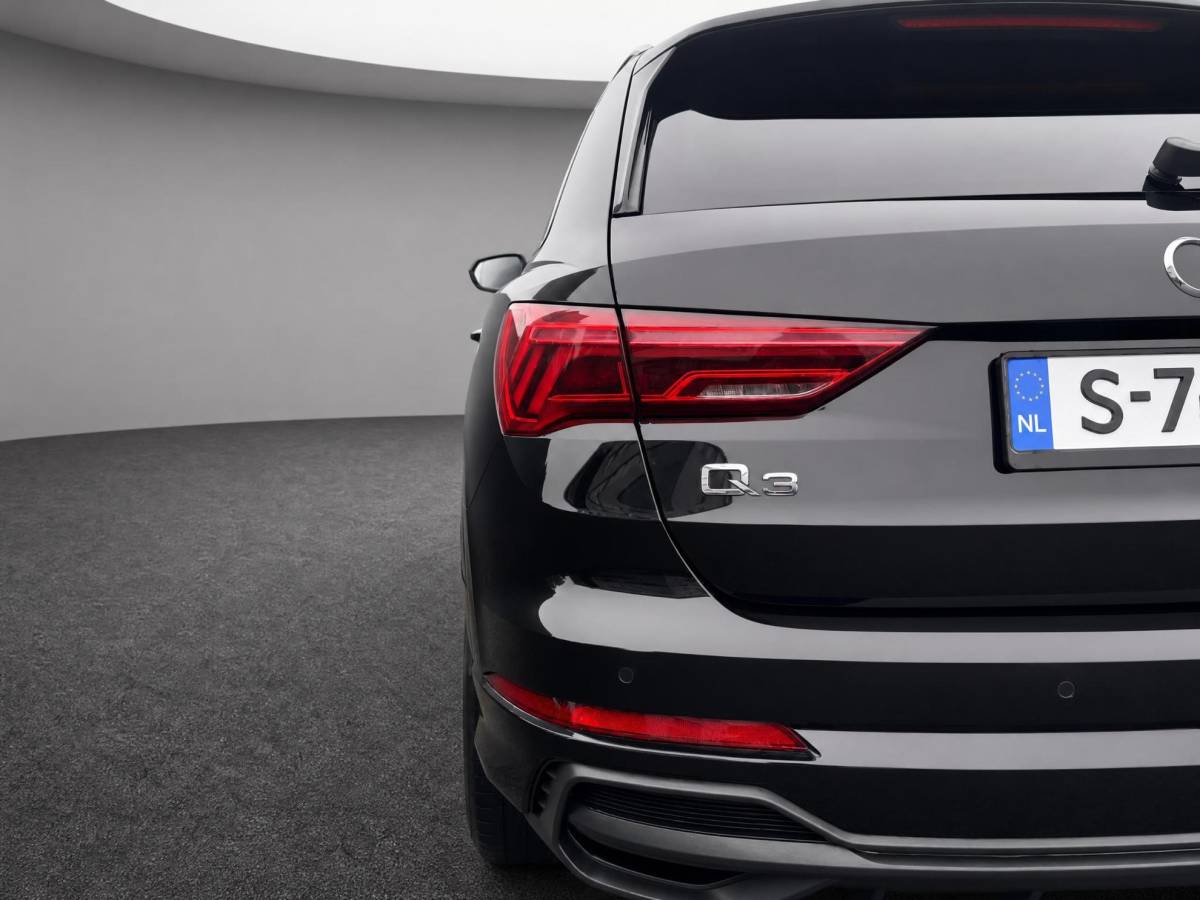 Audi Q3 Audi Q3 35 TFSI 150pk S edition · Apple/Android Car Play · 20” Lichtmetalen Velgen · Elek. inklapbare buitenspiegels · Audi Sound · Virtual Cockpit · Garantie t/m 16-01-2027 of 100.000km
