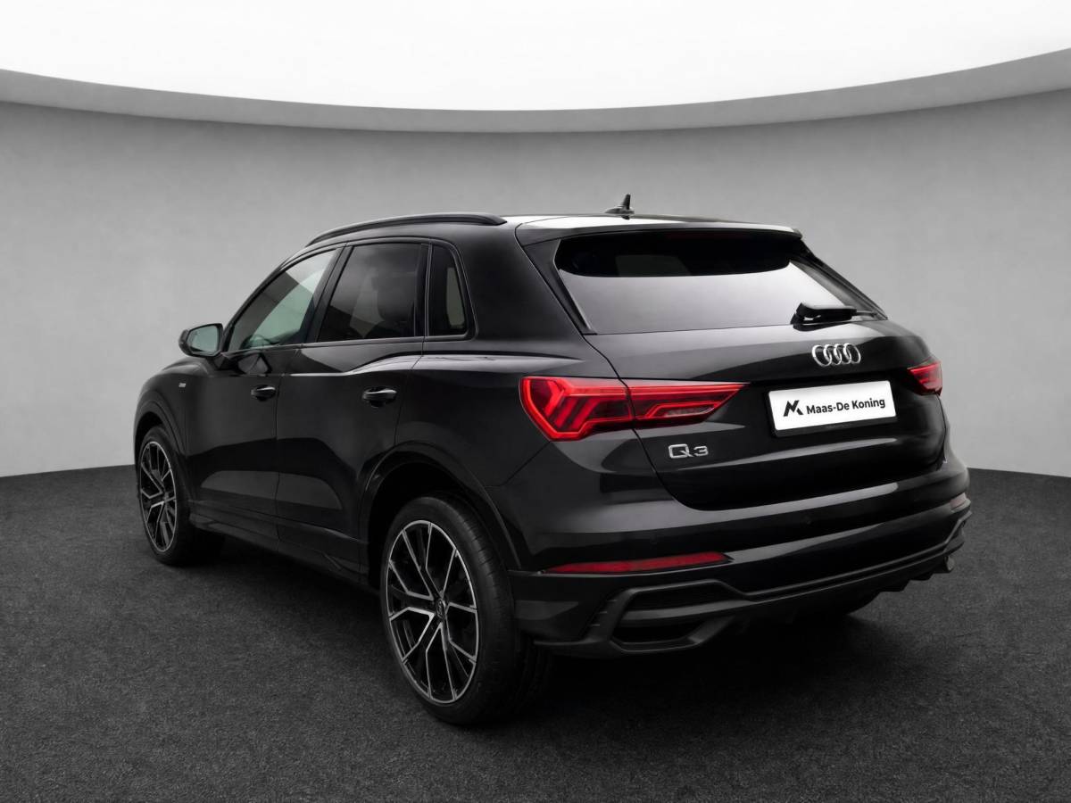 Audi Q3 Audi Q3 35 TFSI 150pk S edition · Apple/Android Car Play · 20” Lichtmetalen Velgen · Elek. inklapbare buitenspiegels · Audi Sound · Virtual Cockpit · Garantie t/m 16-01-2027 of 100.000km