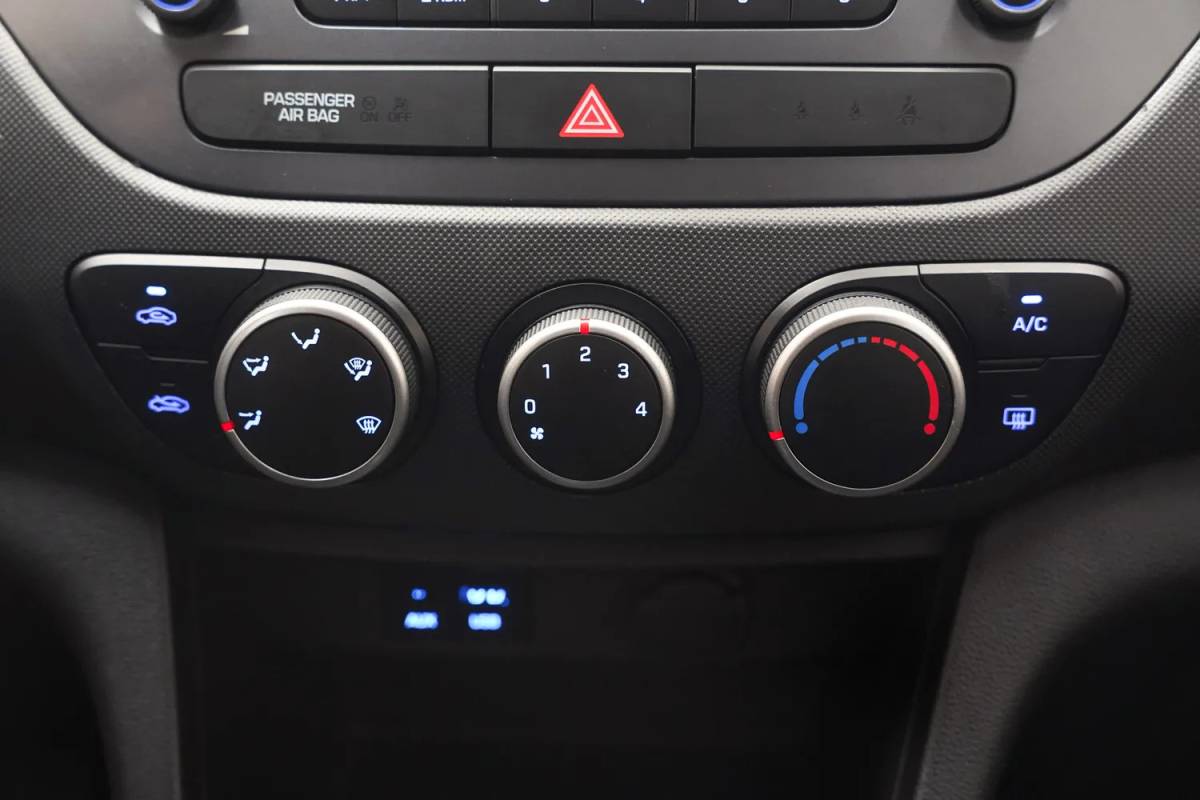 Hyundai i10 Hyundai i10 1.0i Comfort 5 deurs [ Airco Multi functioneel stuurwiel ]