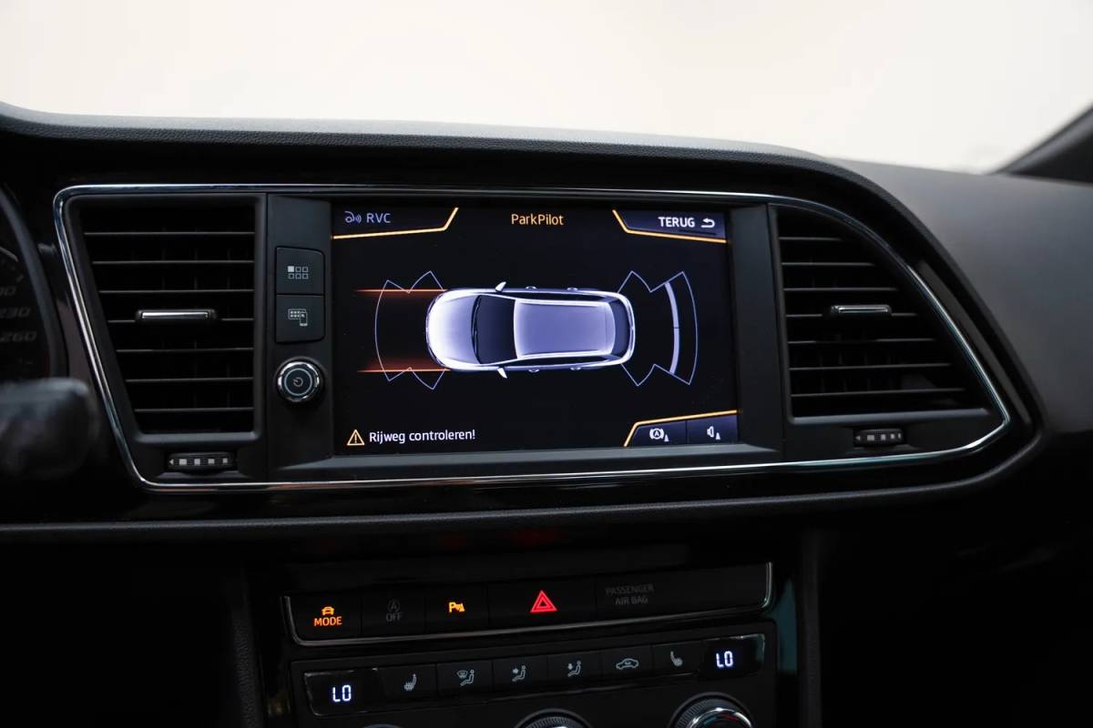 SEAT Leon Seat Leon 1.4 EcoTSI FR Aut Business Intense [ Panoramadak Beats Adapt cruise Carplay  ]