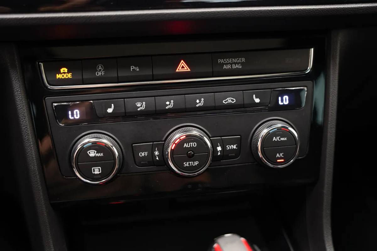SEAT Leon Seat Leon 1.4 EcoTSI FR Aut Business Intense [ Panoramadak Beats Adapt cruise Carplay  ]