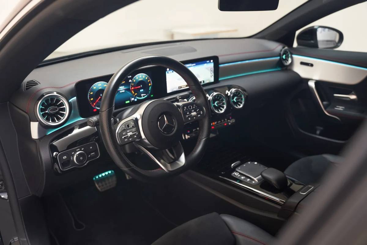 Mercedes-Benz CLA Mercedes-Benz CLA-Klasse 250e AMG Line Aut. [ Panoramadak Adapt.cruise Sfeerverlichting ]