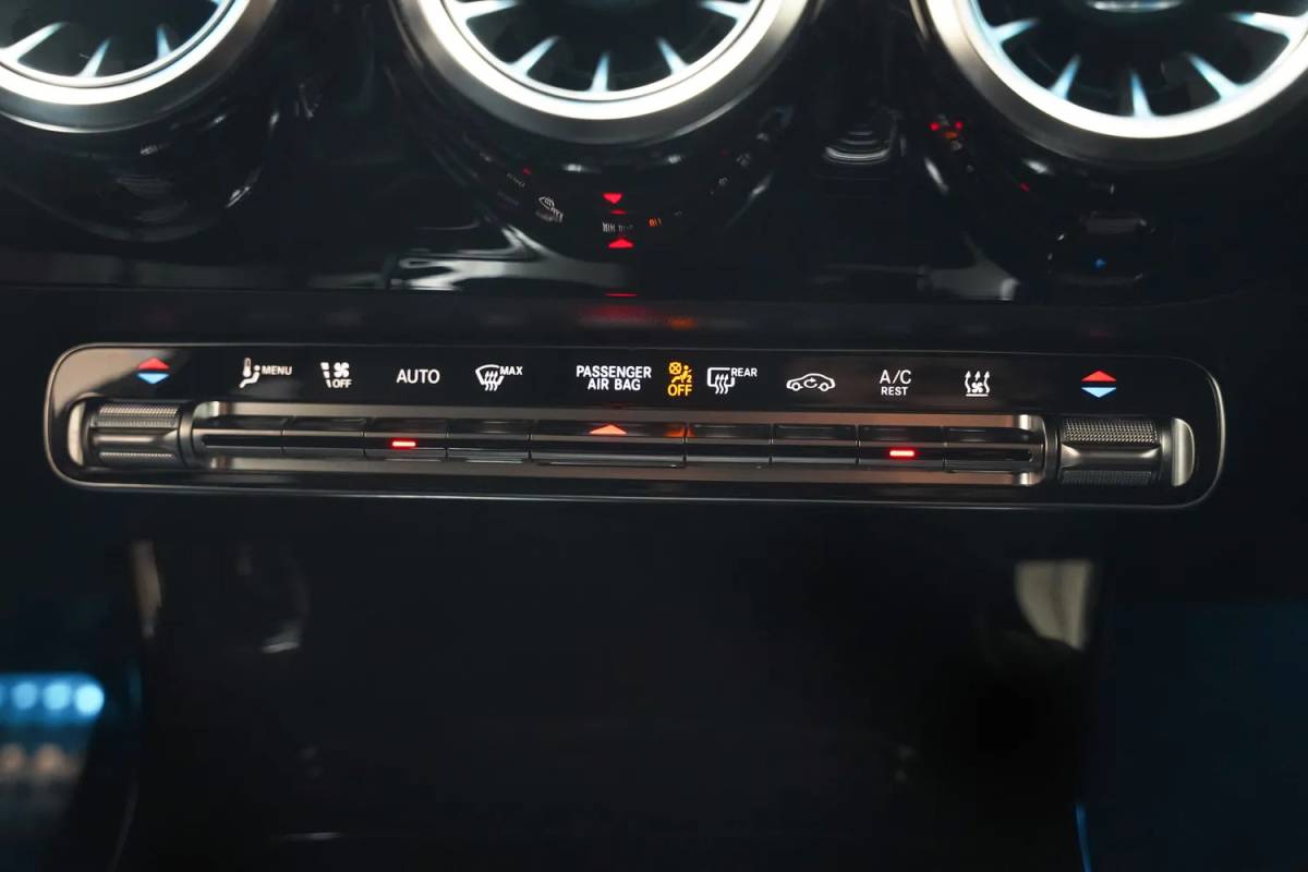 Mercedes-Benz CLA Mercedes-Benz CLA-Klasse 250e AMG Line Aut. [ Panoramadak Adapt.cruise Sfeerverlichting ]
