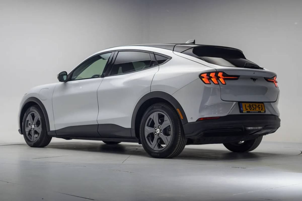 Ford Mustang Mach-E Ford Mustang Mach-E Mustang Mach-E – RWD 75 kWh [ Adapt. cruise Clima LED B&O ]
