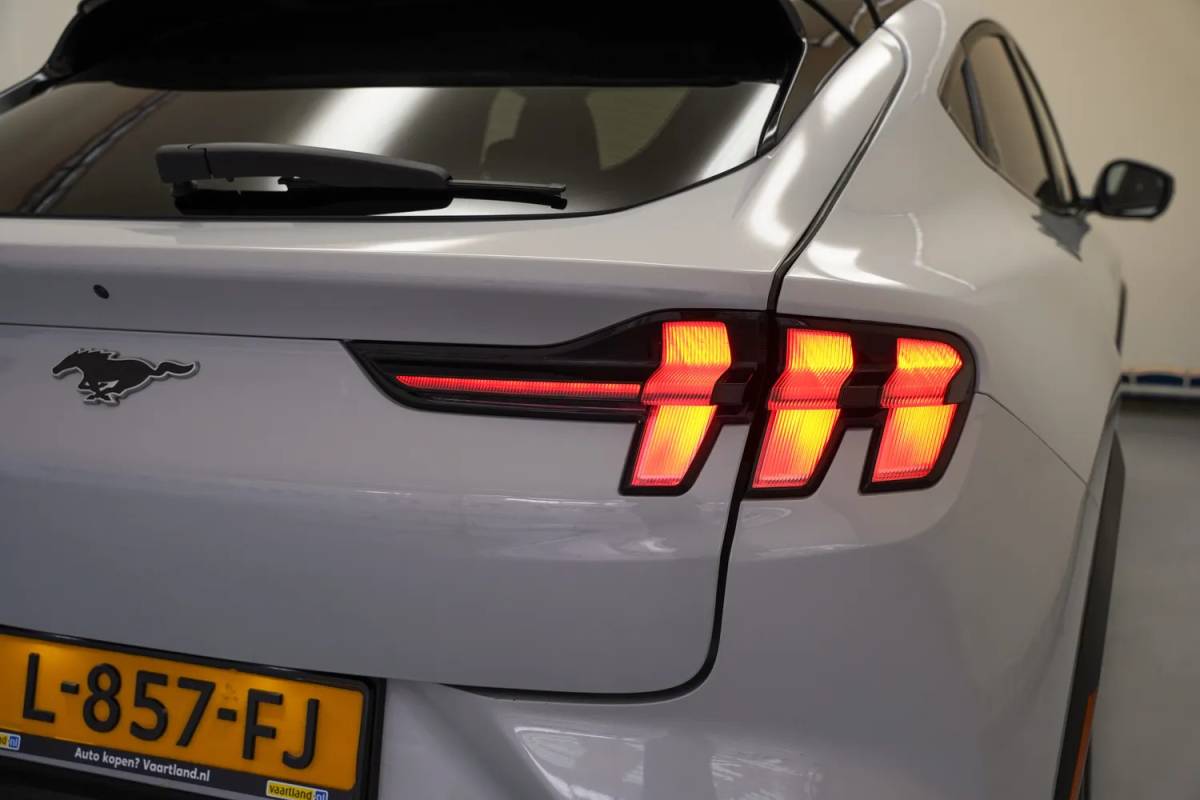 Ford Mustang Mach-E Ford Mustang Mach-E Mustang Mach-E – RWD 75 kWh [ Adapt. cruise Clima LED B&O ]