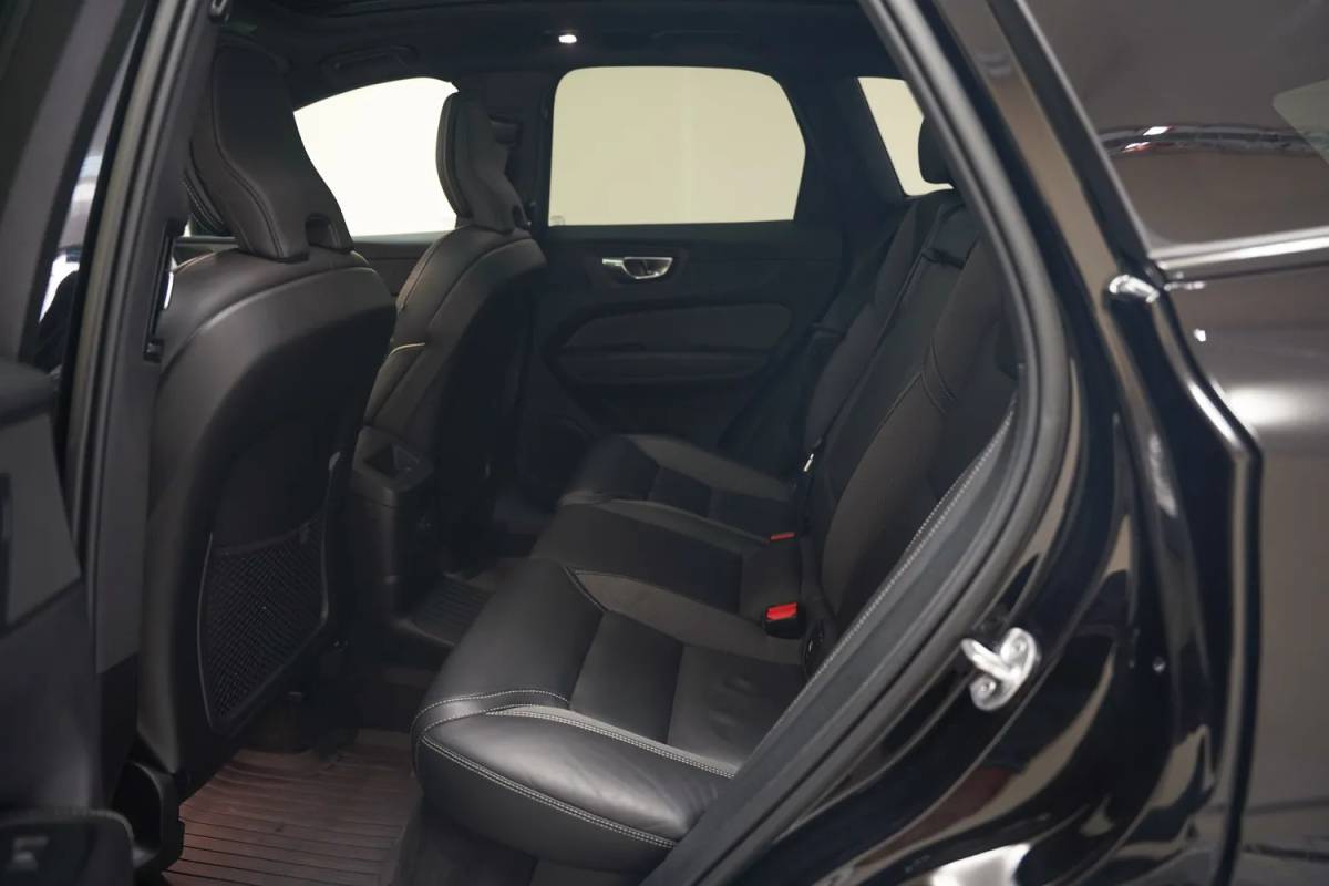 Volvo XC60 Volvo XC60 T6 R-Design FACELIFT Aut. [ Panoramadak H/K Camera Trekhaak ]