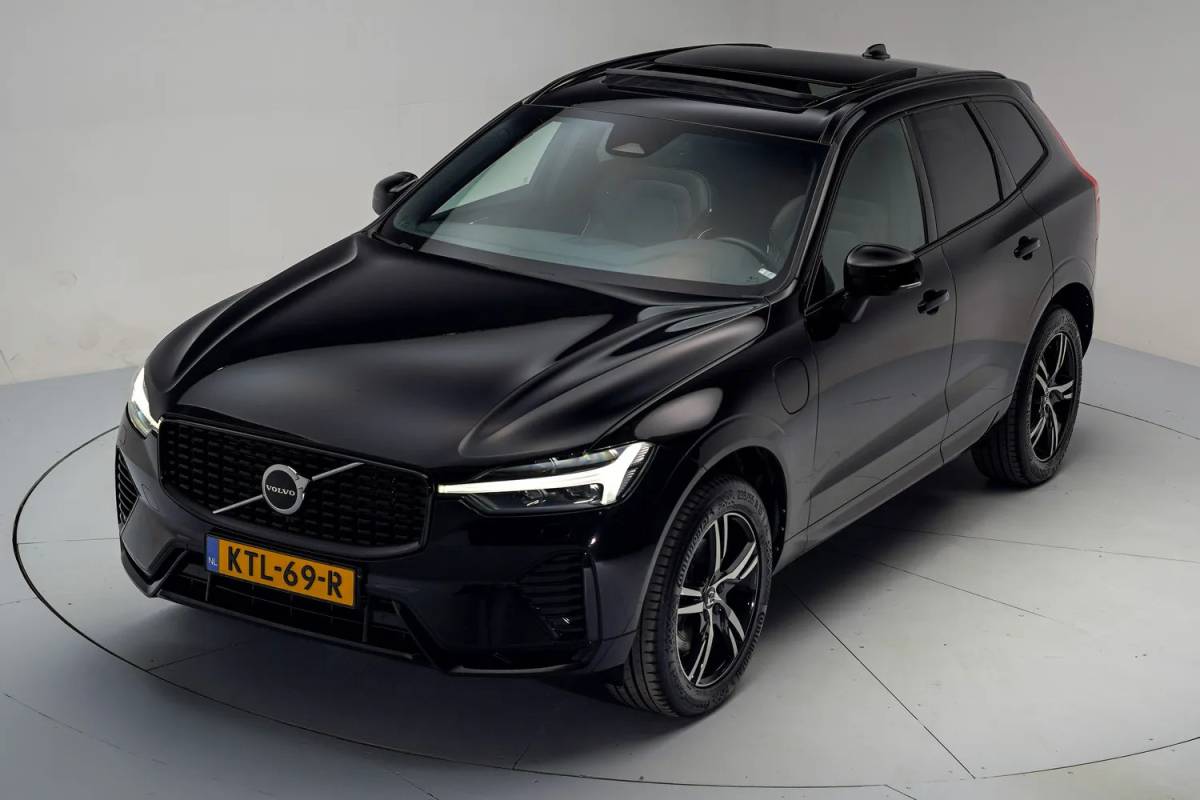 Volvo XC60 Volvo XC60 T6 R-Design FACELIFT Aut. [ Panoramadak H/K Camera Trekhaak ]
