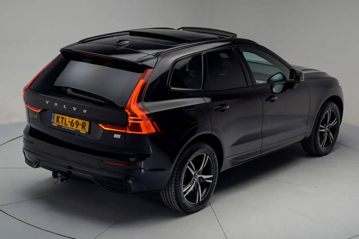 Volvo XC60 Volvo XC60 T6 R-Design FACELIFT Aut. [ Panoramadak H/K Camera Trekhaak ]