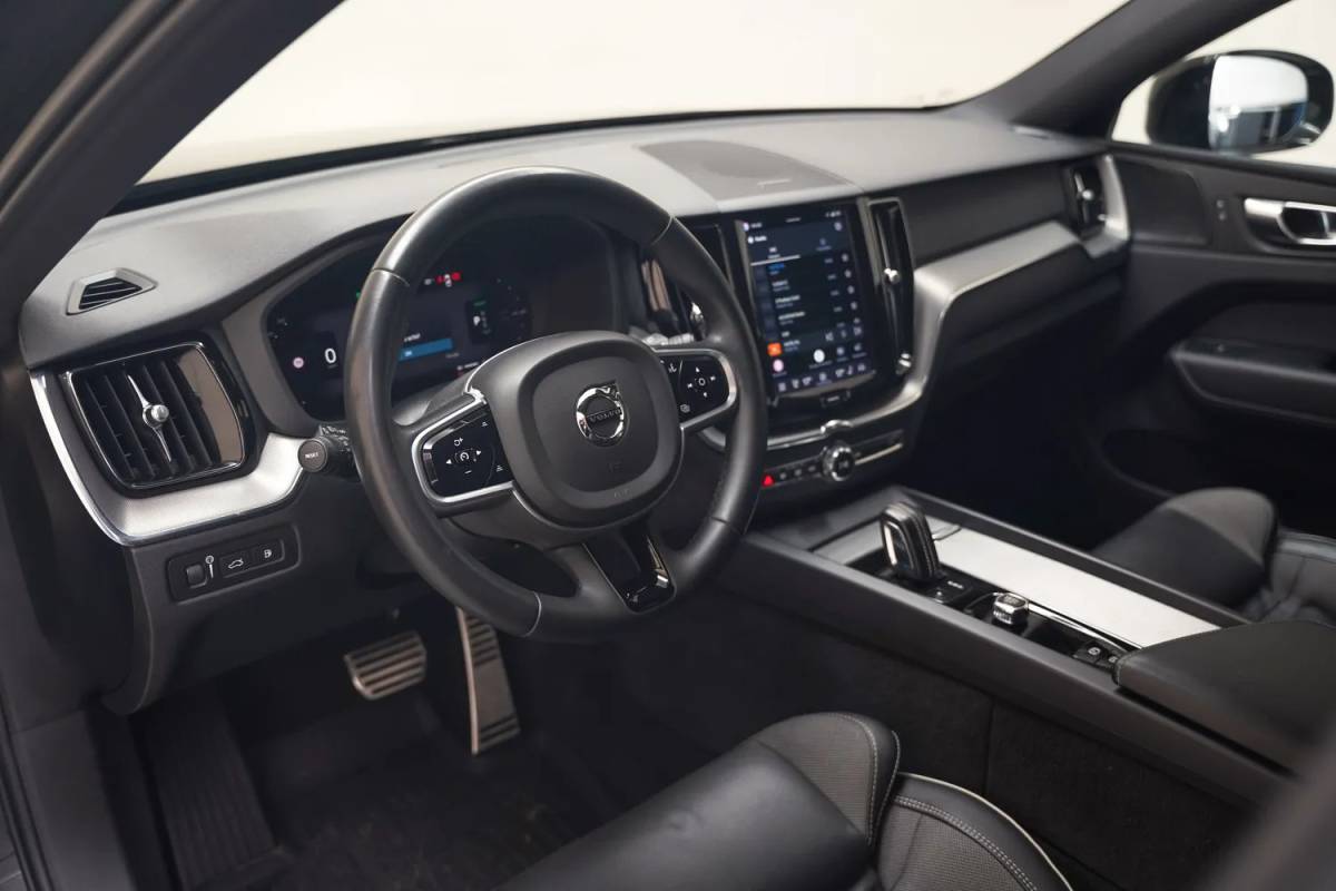 Volvo XC60 Volvo XC60 T6 R-Design FACELIFT Aut. [ Panoramadak H/K Camera Trekhaak ]