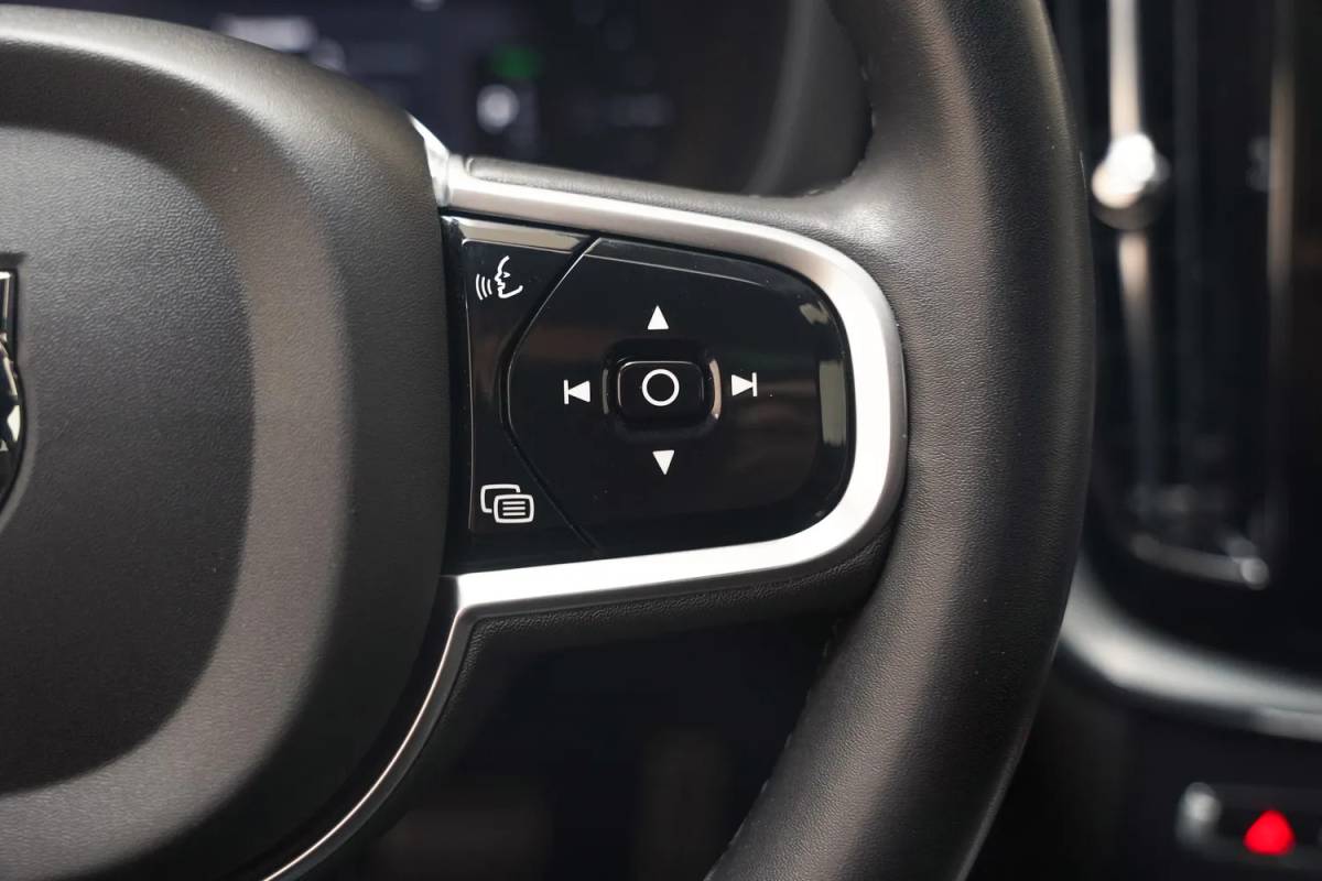 Volvo XC60 Volvo XC60 T6 R-Design FACELIFT Aut. [ Panoramadak H/K Camera Trekhaak ]