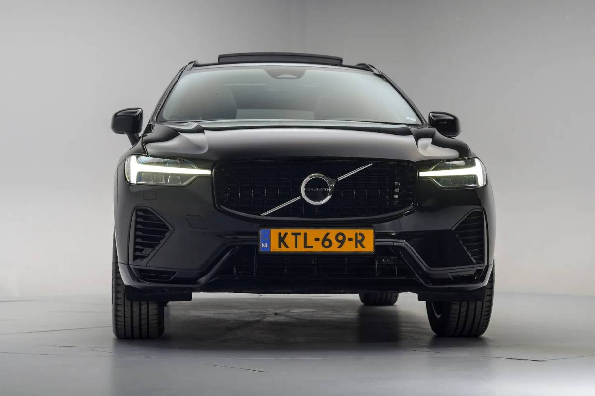Volvo XC60 Volvo XC60 T6 R-Design FACELIFT Aut. [ Panoramadak H/K Camera Trekhaak ]
