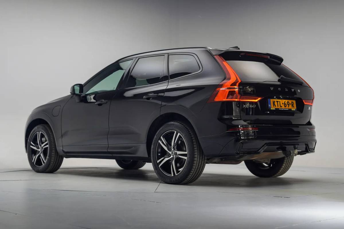Volvo XC60 Volvo XC60 T6 R-Design FACELIFT Aut. [ Panoramadak H/K Camera Trekhaak ]