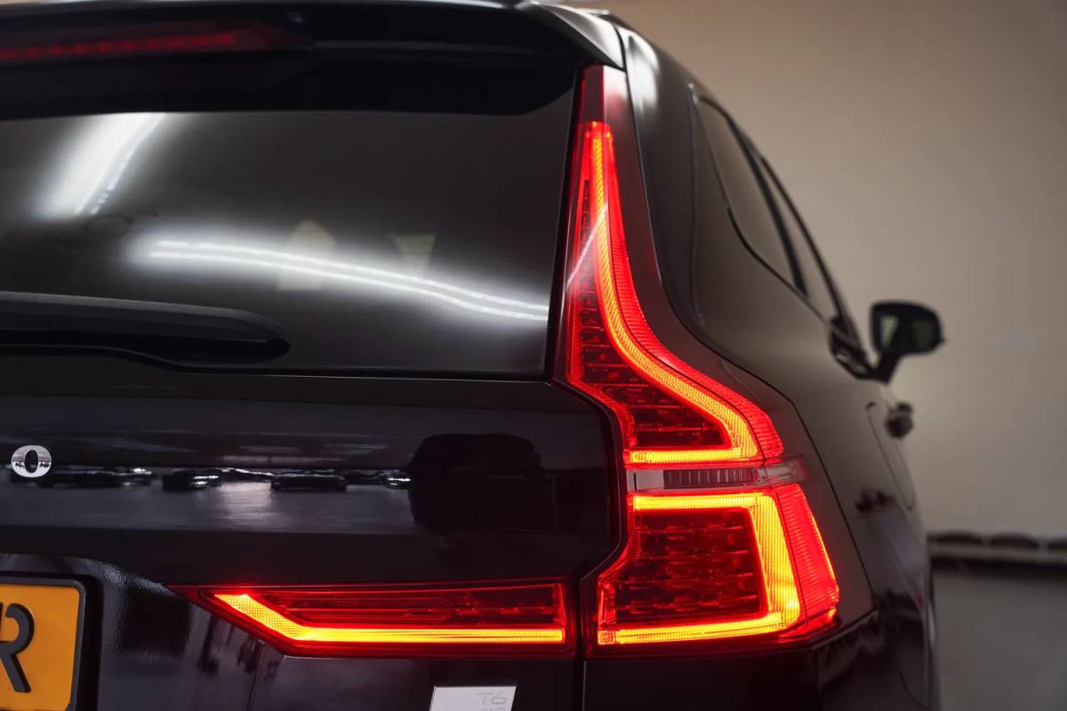 Volvo XC60 Volvo XC60 T6 R-Design FACELIFT Aut. [ Panoramadak H/K Camera Trekhaak ]