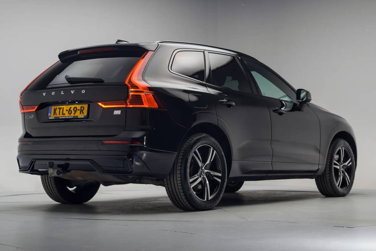 Volvo XC60 Volvo XC60 T6 R-Design FACELIFT Aut. [ Panoramadak H/K Camera Trekhaak ]