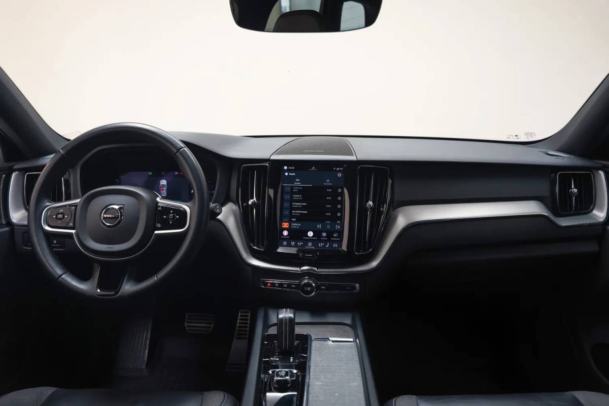 Volvo XC60 Volvo XC60 T6 R-Design FACELIFT Aut. [ Panoramadak H/K Camera Trekhaak ]