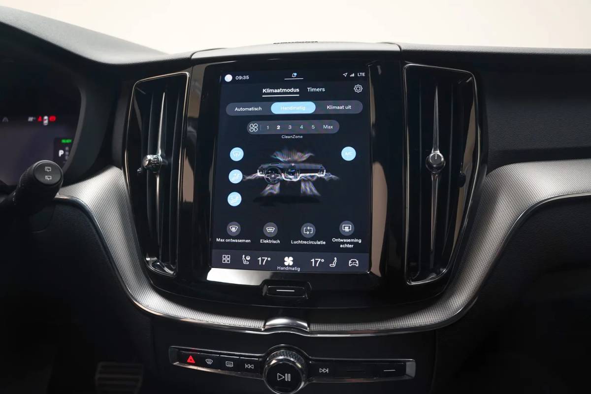 Volvo XC60 Volvo XC60 T6 R-Design FACELIFT Aut. [ Panoramadak H/K Camera Trekhaak ]