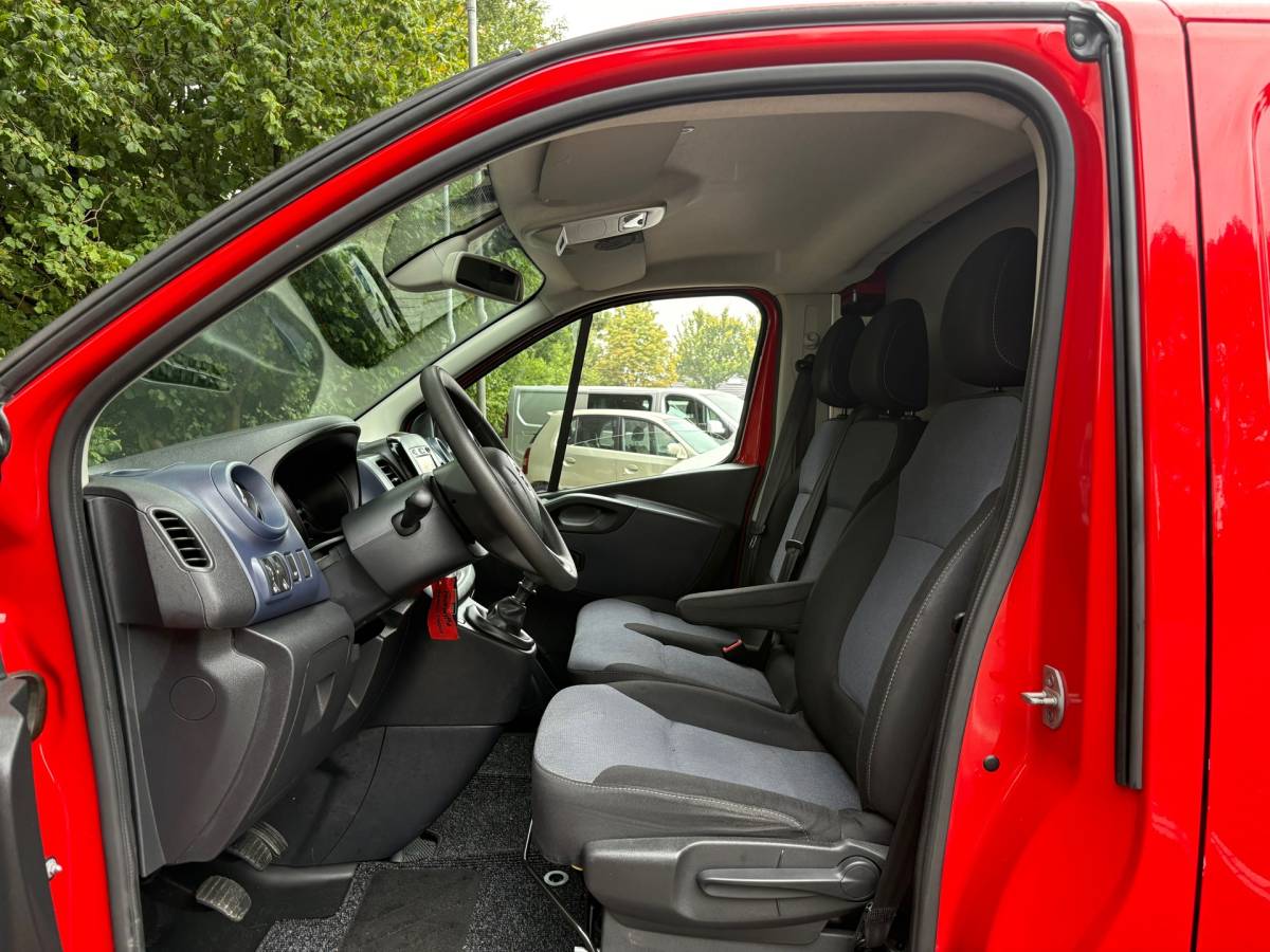 Opel Vivaro Opel Vivaro 1.6 CDTI L1H1 Sport|NAP|*Dubbele schuifdeur*airco|cruise|achteruitrijcamera|navi|bluetooth|parkeersensoren|EURO6