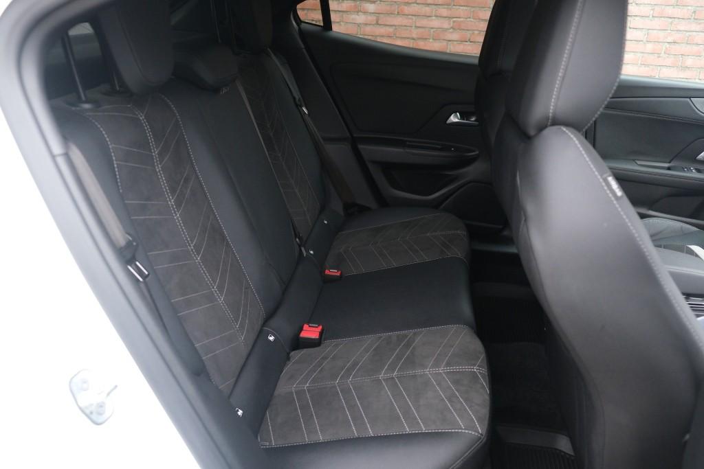 Opel Mokka Opel Mokka 1.2 Turbo 130pk EAT8 Ultimate | App Connect | Climate | Adaptive Cruise | Keyless | Camera | Blind Spot | Winter Pakket