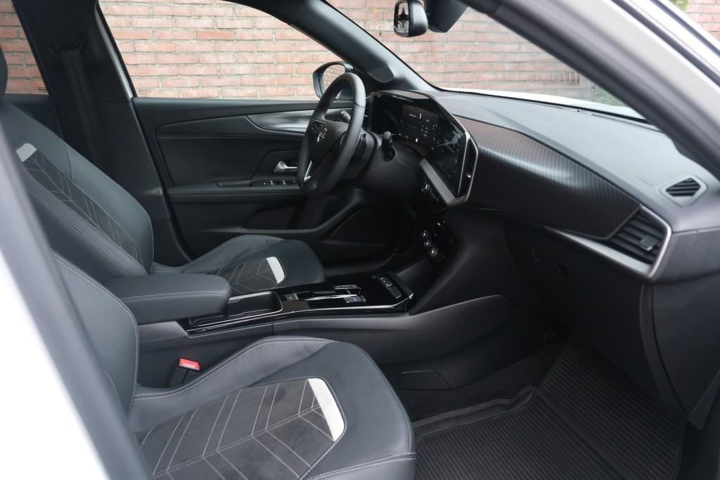 Opel Mokka Opel Mokka 1.2 Turbo 130pk EAT8 Ultimate | App Connect | Climate | Adaptive Cruise | Keyless | Camera | Blind Spot | Winter Pakket