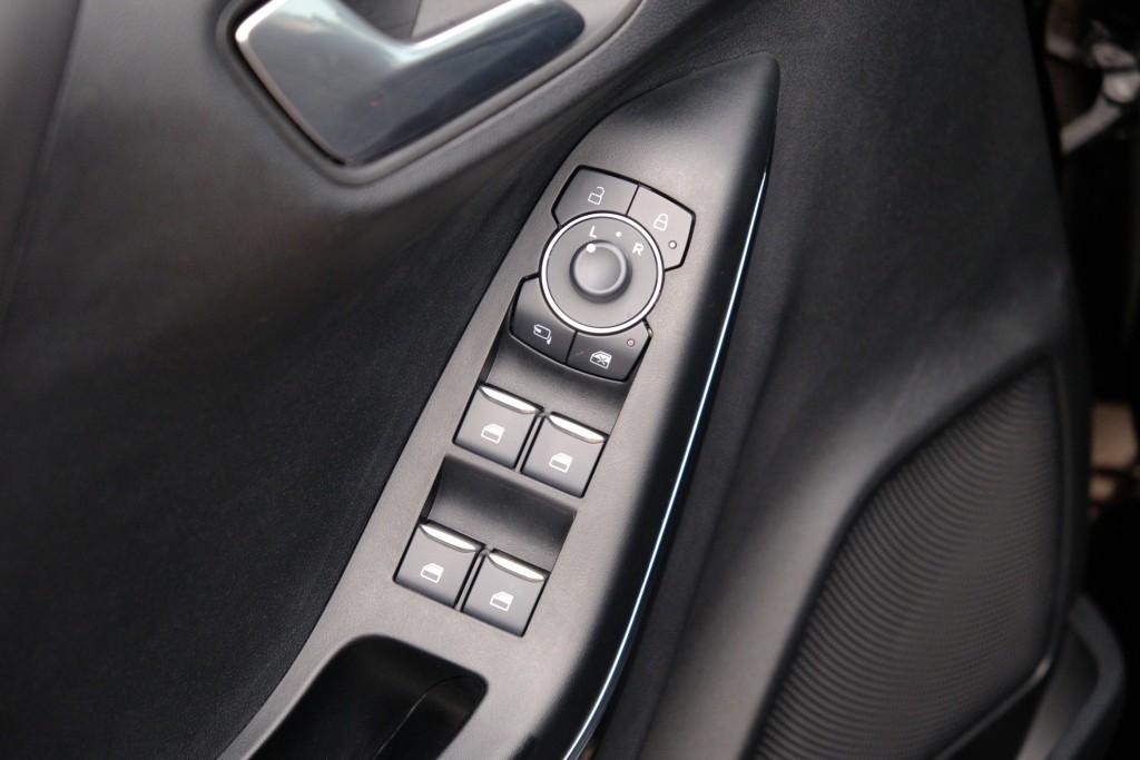 Ford Puma Ford Puma 1.0 EcoBoost Hybrid 155pk Aut. ST-Line X | Navi | App Connect | Adaptive Cruise | Full LED | Elektrische Achterklep | B&O Audio | Camera | Winter Pakket