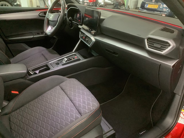 SEAT Leon SEAT Leon 1.5 eTSI FR Business Intense, panoramadak, wegklapbare trekhaak .