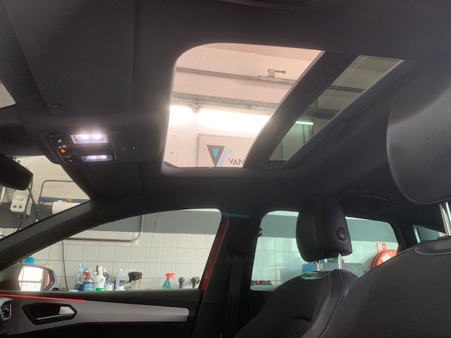 SEAT Leon SEAT Leon 1.5 eTSI FR Business Intense, panoramadak, wegklapbare trekhaak .