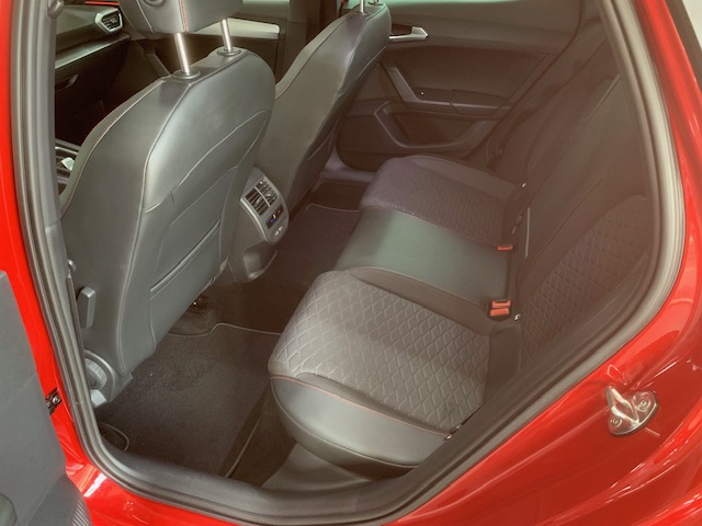 SEAT Leon SEAT Leon 1.5 eTSI FR Business Intense, panoramadak, wegklapbare trekhaak .