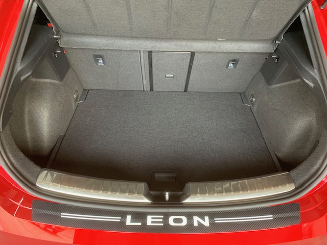 SEAT Leon SEAT Leon 1.5 eTSI FR Business Intense, panoramadak, wegklapbare trekhaak .