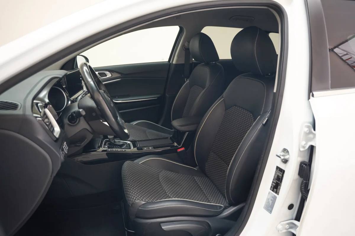 Kia Ceed Sportswagon Kia Ceed SPORTSWAGON 1.6 GDi PHEV DynamicPlusLine Aut. [ Adapt.cruise Camera Stoelverwarming ]