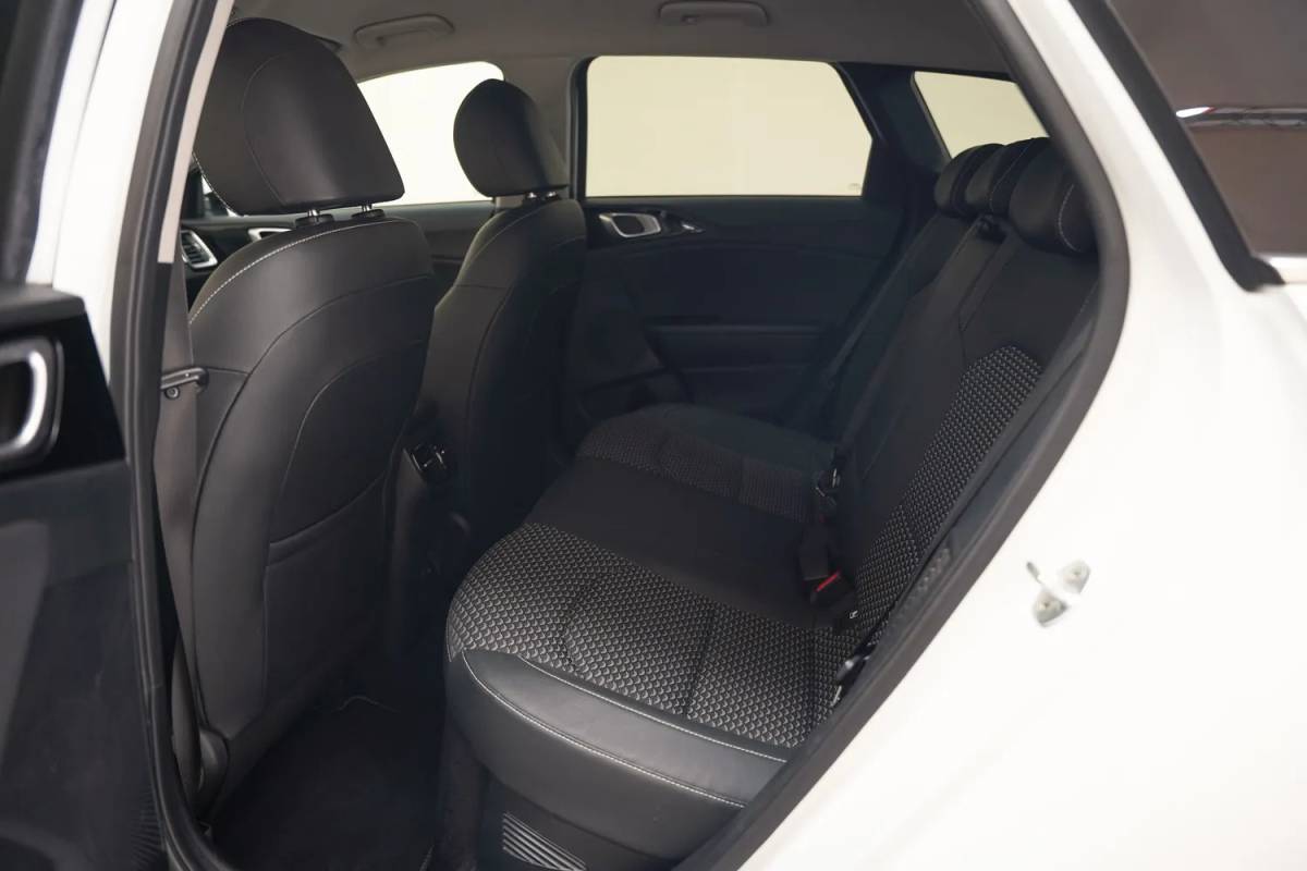 Kia Ceed Sportswagon Kia Ceed SPORTSWAGON 1.6 GDi PHEV DynamicPlusLine Aut. [ Adapt.cruise Camera Stoelverwarming ]