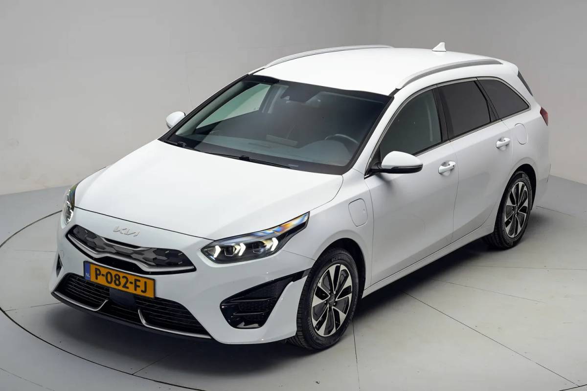Kia Ceed Sportswagon Kia Ceed SPORTSWAGON 1.6 GDi PHEV DynamicPlusLine Aut. [ Adapt.cruise Camera Stoelverwarming ]