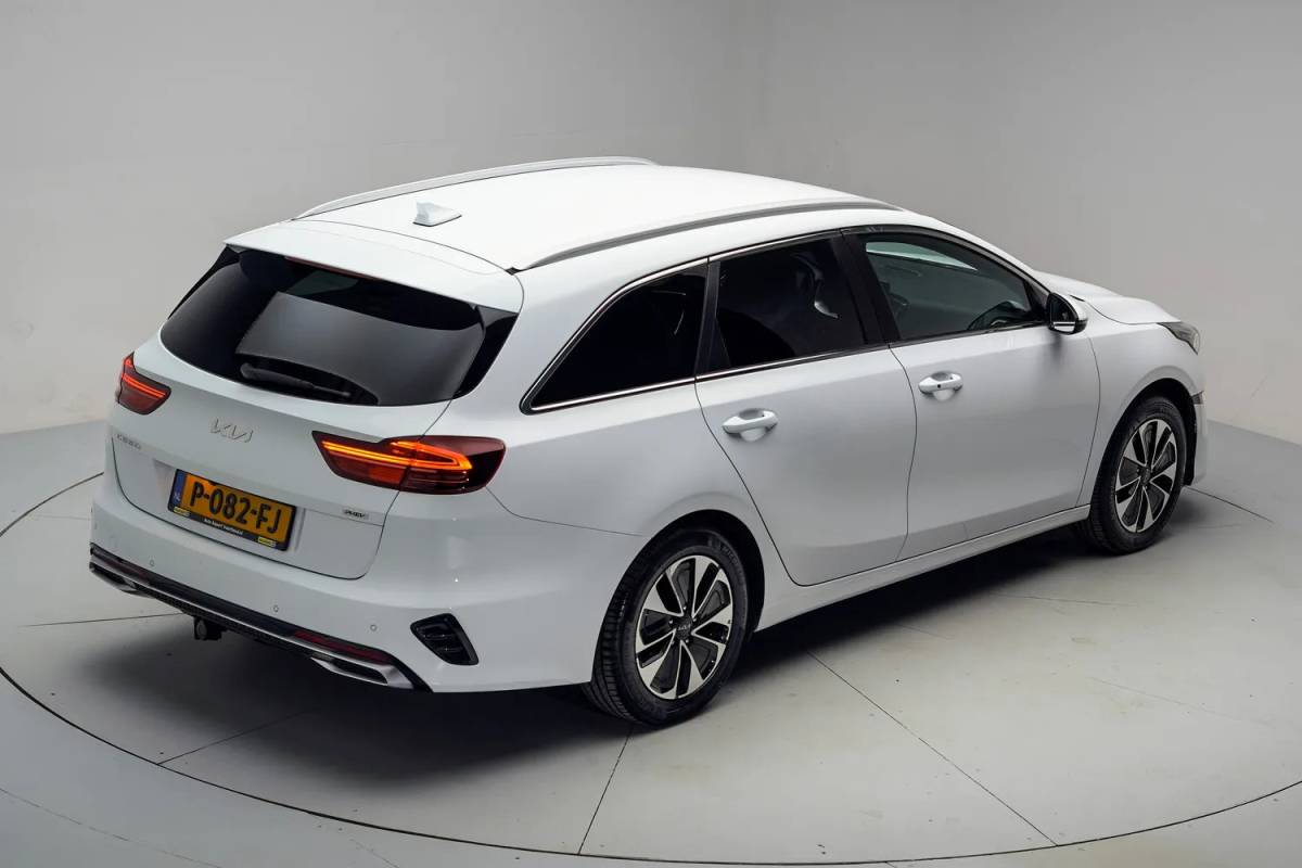 Kia Ceed Sportswagon Kia Ceed SPORTSWAGON 1.6 GDi PHEV DynamicPlusLine Aut. [ Adapt.cruise Camera Stoelverwarming ]
