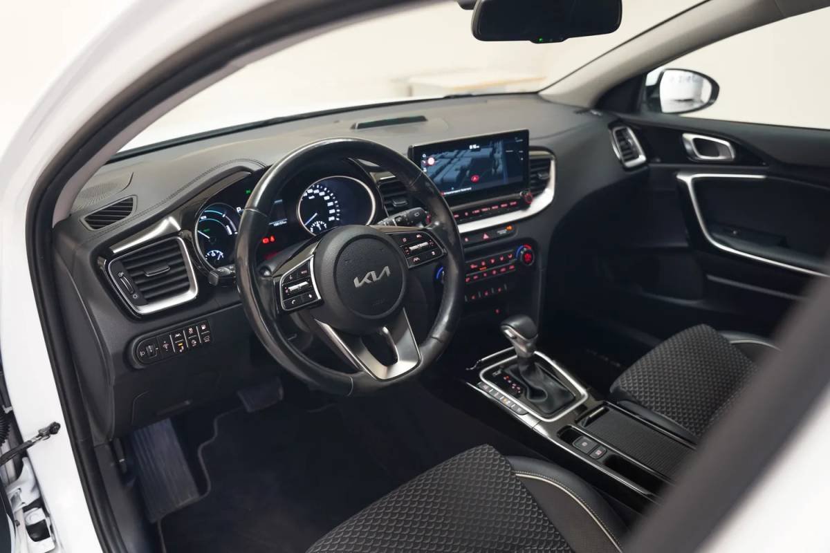 Kia Ceed Sportswagon Kia Ceed SPORTSWAGON 1.6 GDi PHEV DynamicPlusLine Aut. [ Adapt.cruise Camera Stoelverwarming ]