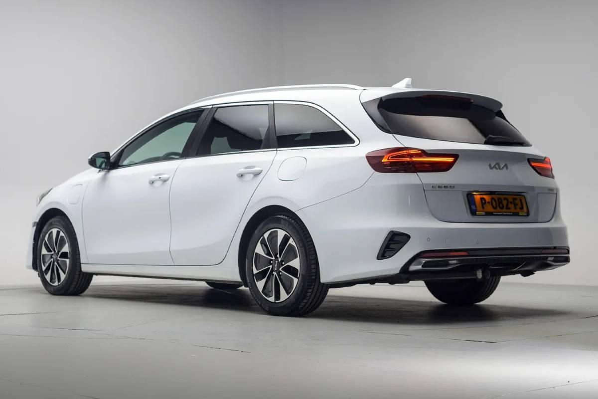Kia Ceed Sportswagon Kia Ceed SPORTSWAGON 1.6 GDi PHEV DynamicPlusLine Aut. [ Adapt.cruise Camera Stoelverwarming ]