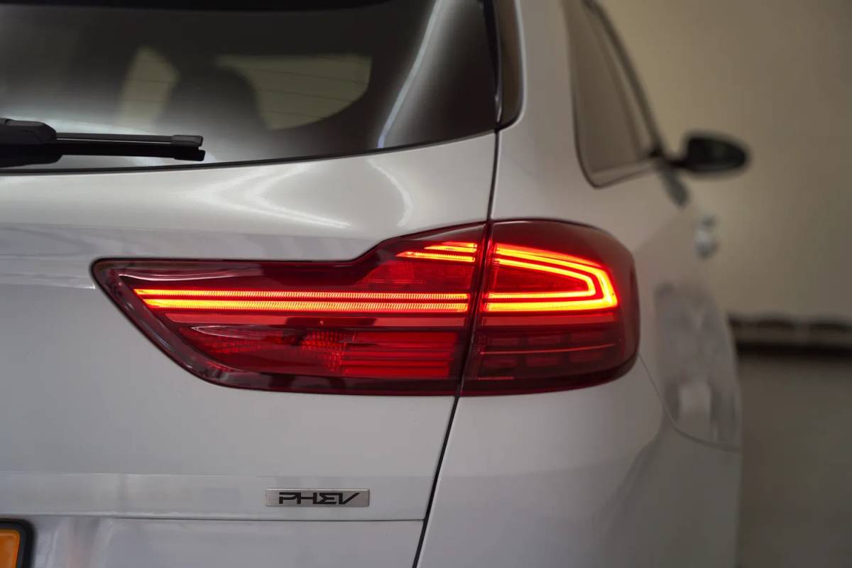 Kia Ceed Sportswagon Kia Ceed SPORTSWAGON 1.6 GDi PHEV DynamicPlusLine Aut. [ Adapt.cruise Camera Stoelverwarming ]
