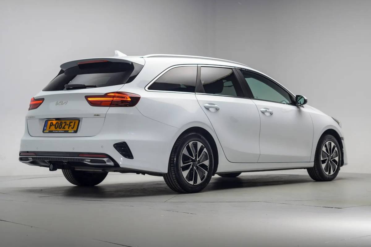 Kia Ceed Sportswagon Kia Ceed SPORTSWAGON 1.6 GDi PHEV DynamicPlusLine Aut. [ Adapt.cruise Camera Stoelverwarming ]