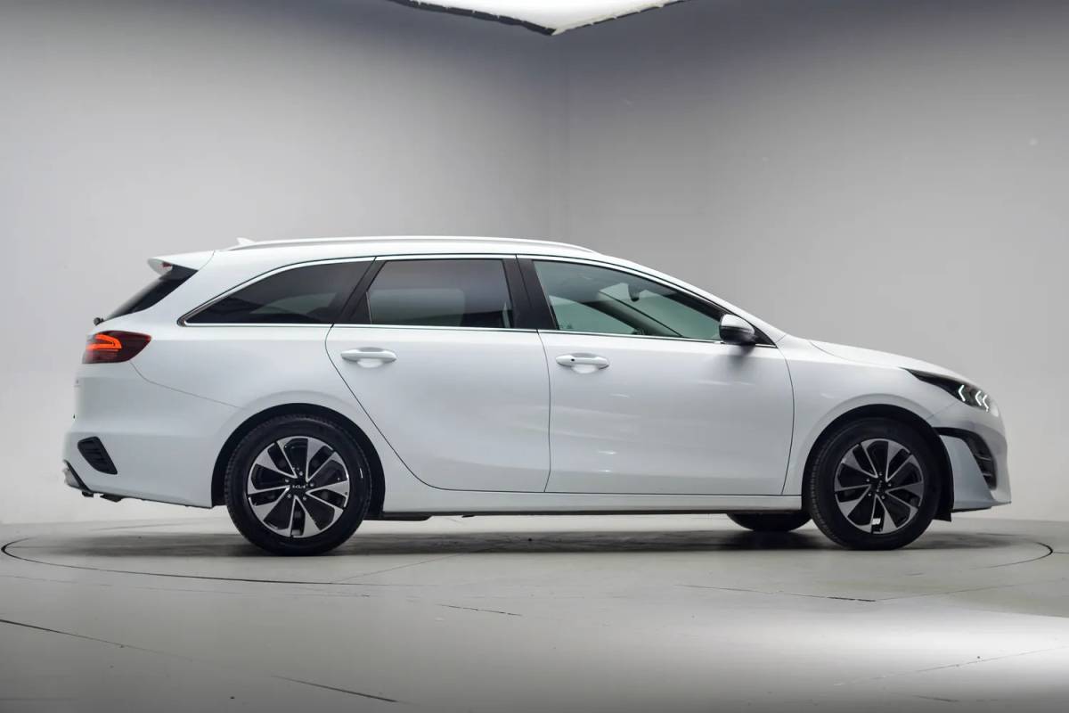 Kia Ceed Sportswagon Kia Ceed SPORTSWAGON 1.6 GDi PHEV DynamicPlusLine Aut. [ Adapt.cruise Camera Stoelverwarming ]