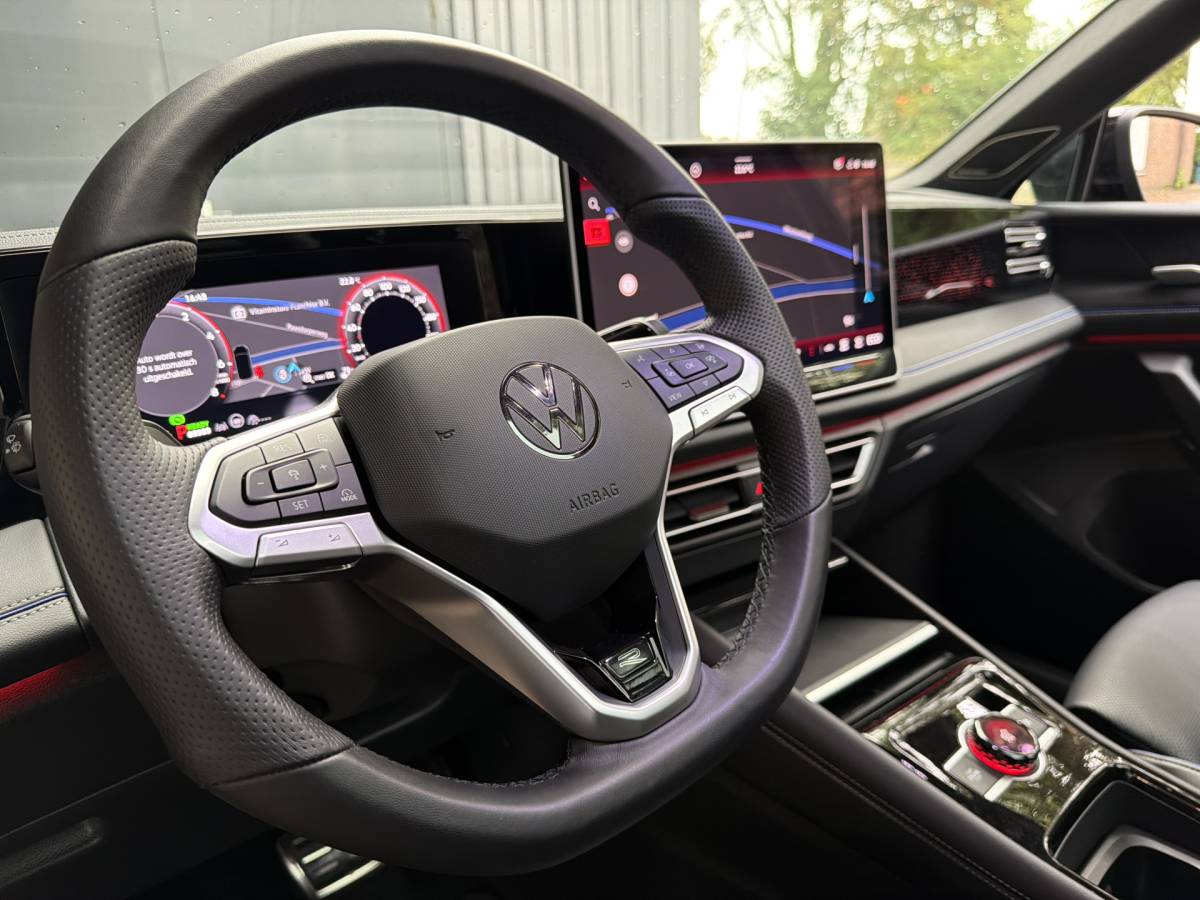 Volkswagen Tiguan Volkswagen Tiguan 1.5 eHybrid 272PK DSG R-LINE SPORT LEDER/HARMAN-KARDON/PANORAMADAK
