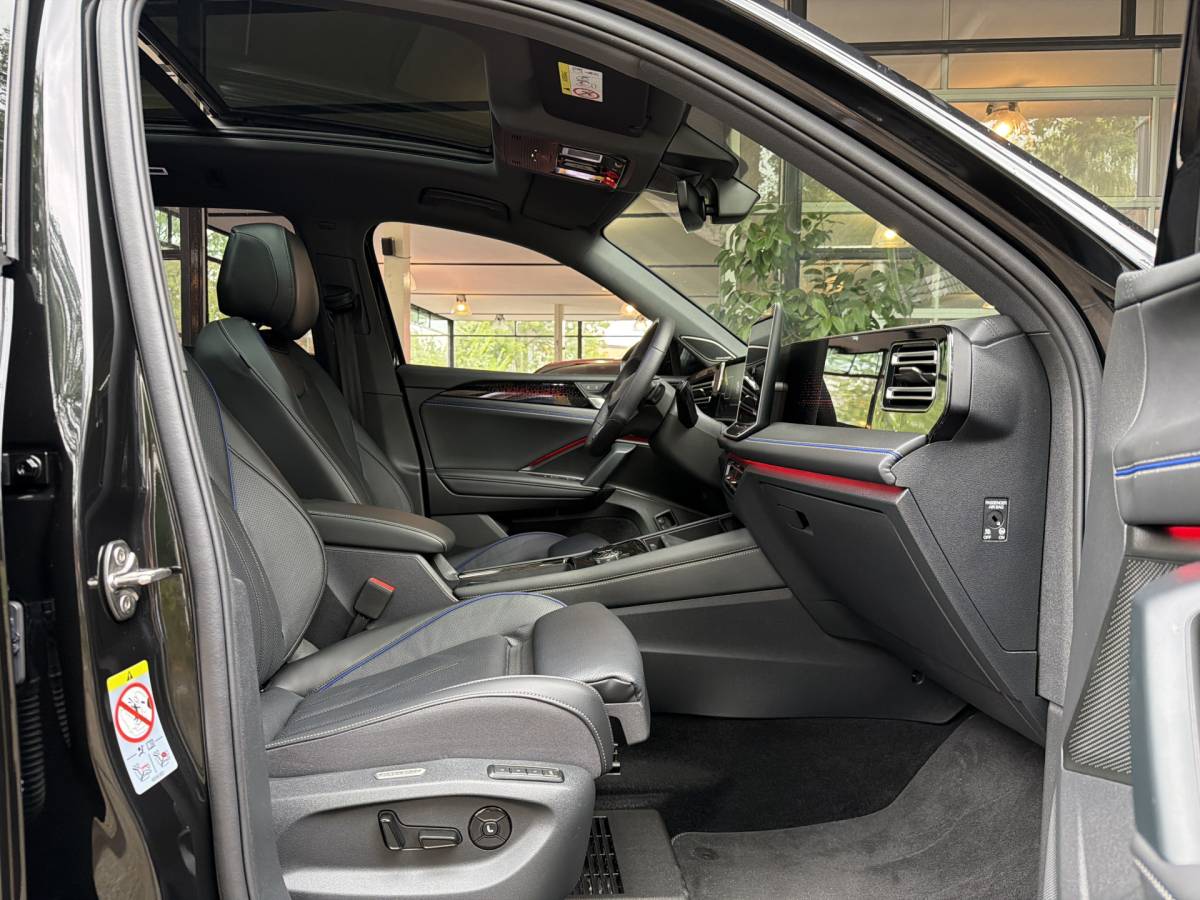 Volkswagen Tiguan Volkswagen Tiguan 1.5 eHybrid 272PK DSG R-LINE SPORT LEDER/HARMAN-KARDON/PANORAMADAK