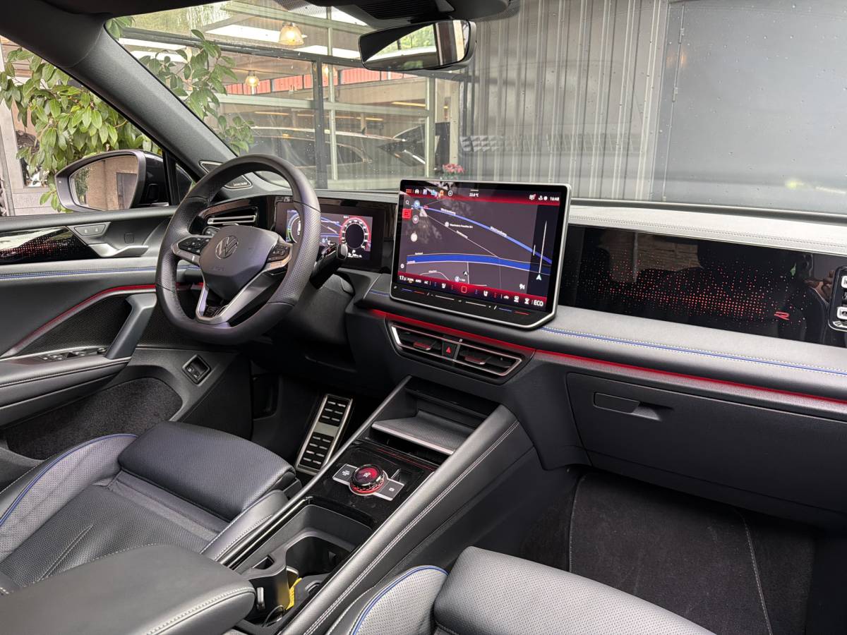 Volkswagen Tiguan Volkswagen Tiguan 1.5 eHybrid 272PK DSG R-LINE SPORT LEDER/HARMAN-KARDON/PANORAMADAK