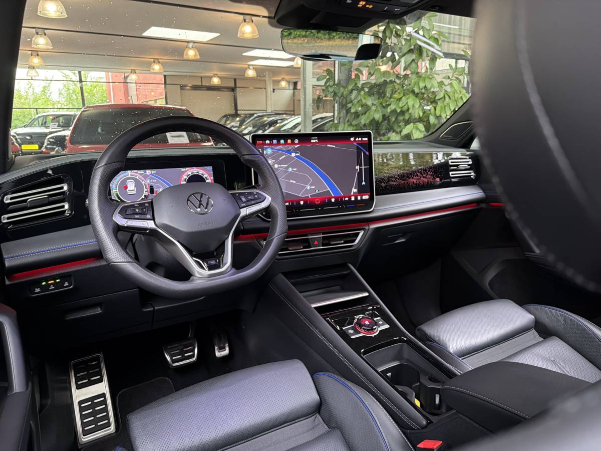 Volkswagen Tiguan Volkswagen Tiguan 1.5 eHybrid 272PK DSG R-LINE SPORT LEDER/HARMAN-KARDON/PANORAMADAK